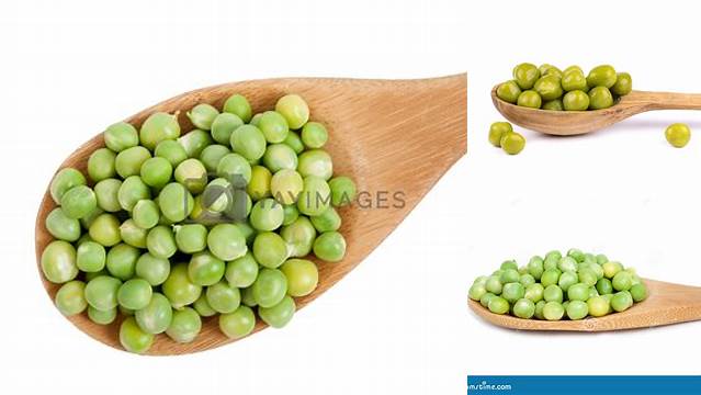 618+ Wooden Spoon With Green Peas Editable Photoshop File